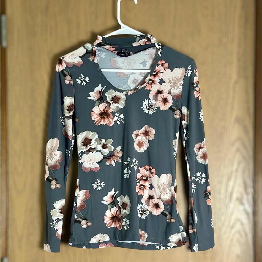 Rue 21- Long sleeve shirt Size-Small.